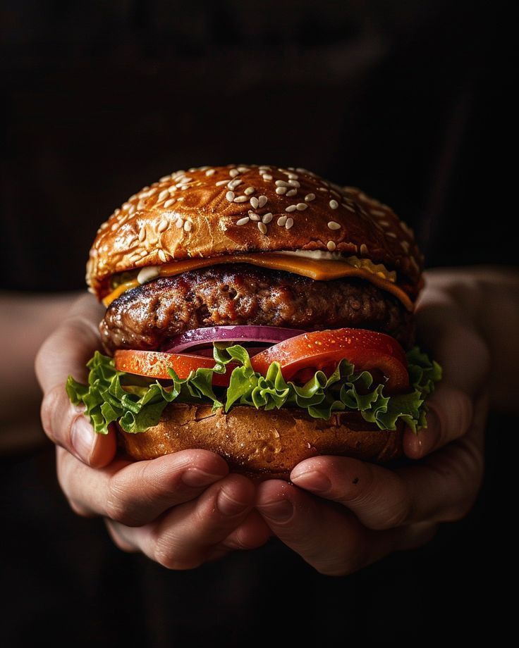Burger premium présenté pour illustrer une offre de restaurant virtuel sur plateforme de livraison